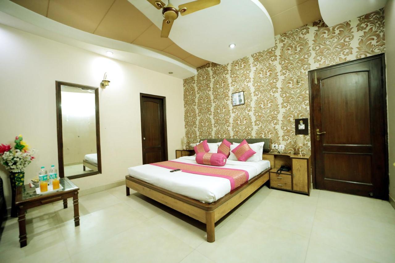 Hotel Blue Bell - Karol Bagh New Delhi Экстерьер фото